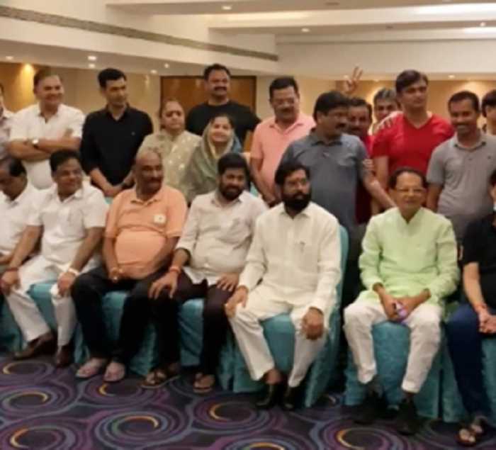 महाराष्ट्र में गरमाई सियासत, वेट एंड वॉच की रणनीति पर काम कर रही है भाजपा